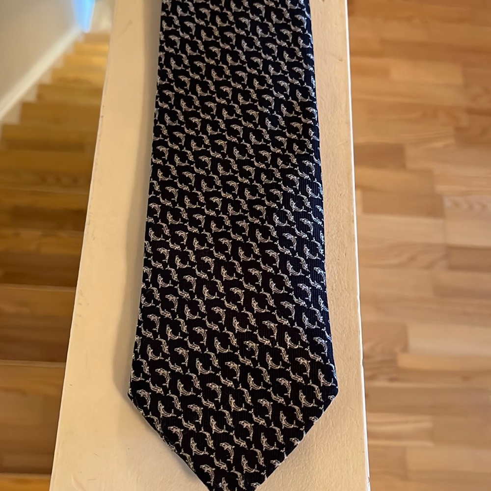 Shark tie